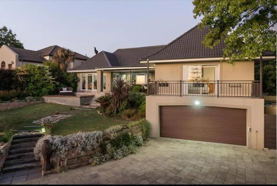 Meetsnoere Bed and Breakfast Somerset West